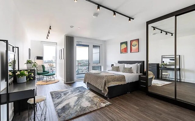 Sky-high Apartment With Modern Decor