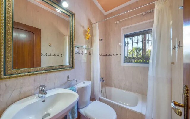 Villa - 5 Bedrooms with Pool and WiFi - 107872