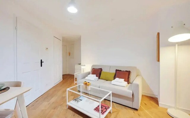 Bright, Modern Studio for 2P - La Defense