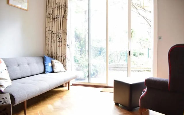 2 Bedroom Flat In East London