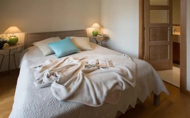 Elegant 3-bedroom Apartment in the Heart of BCN