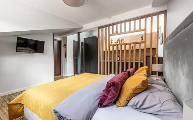 Stylish and Modern Cathedral Square Studio