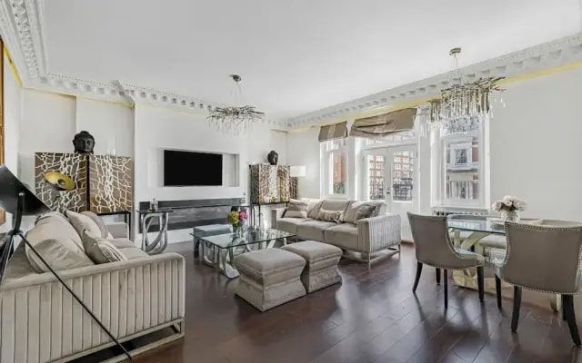 Royal Residence - Steps Away From Hyde Park