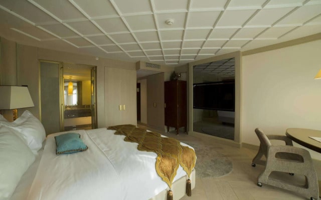 Mega Residence Hotel
