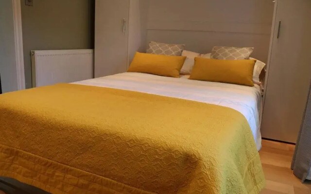 2-bed, Sleeps 4, Garden