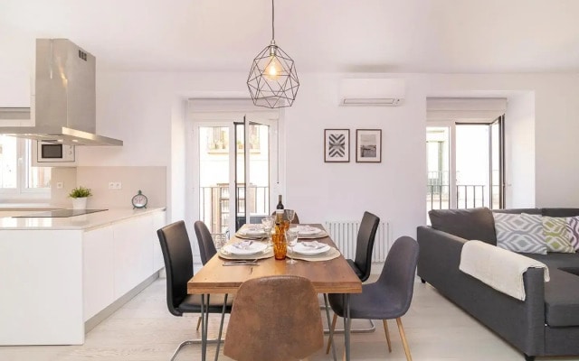Smiling Apartment Near Puerta del Sol by Batuecas