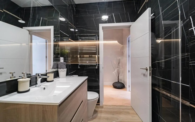 EdSam Madrid Apartments Black