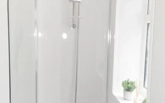 2 bed Townhouse Close to LFC Stadium