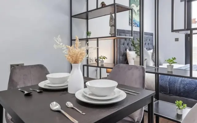 Serviced Modern Luxury Flat Near Central London