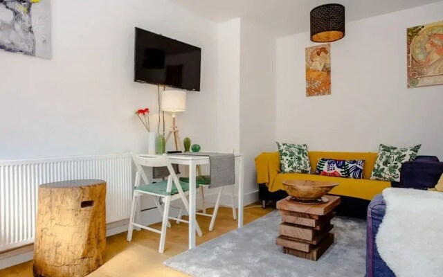 Cosy 4 Bedroom Apartment In Great Location