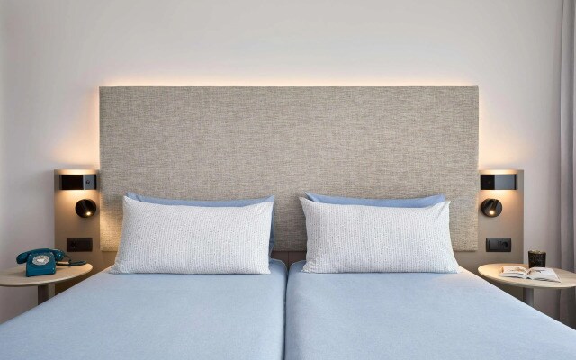 Отель INNSiDE by Melia Barcelona Apolo
