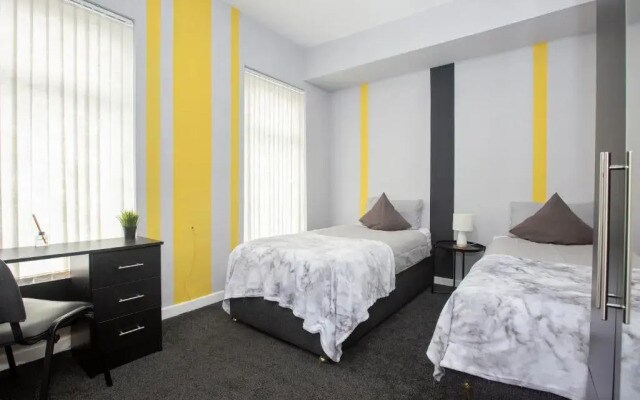 Entire 5 Bed House - Weekly Discounts - By Centre