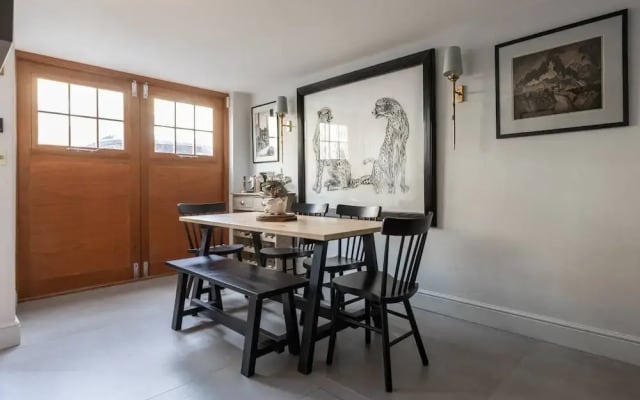 Royal Crescent Mews by Onefinestay