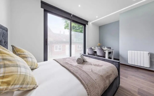 Luxury Sleeps 4 Studio Flat