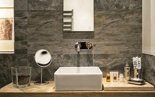 Отель The Independent Suites