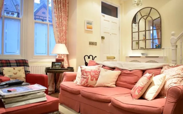 Calm 2 Bed Family Home in Shepherd's Bush
