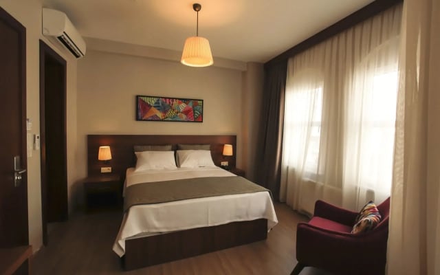 Cordis Hotel