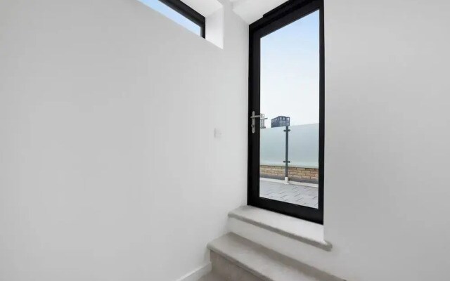Guest Ready - Oak Crescent City House, London, E14