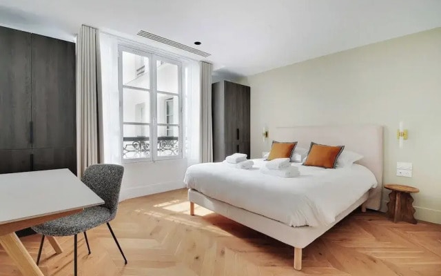 Apartment for 8 People in Madeleine