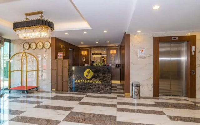 Land Park Hotel