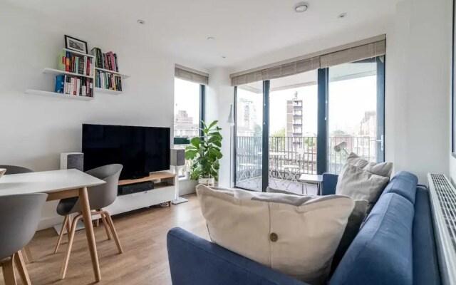 Modern Brixton Jewel Apartment