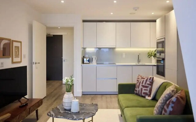 Streatham Hill Modern Flat with Balcony
