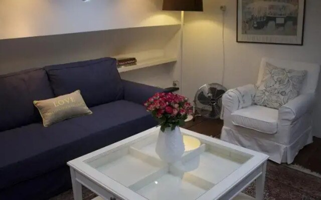 The Burret Houseboat
