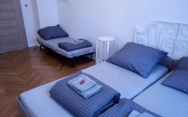 Gallys Apartments