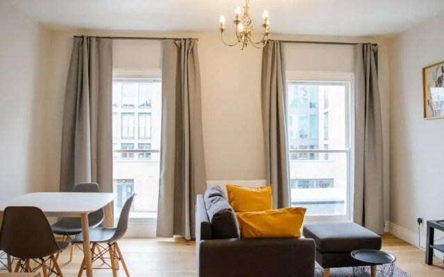 Spacious And Charming 2 Bedroom Flat Near Shepherd's Bush