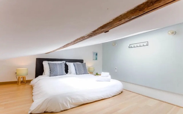Eiffel Tower - Champ de Mars Apartment