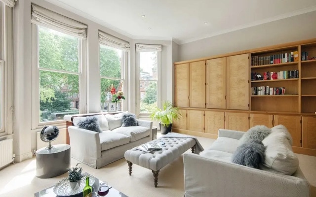 The Gloucester Road Deluxe - JML