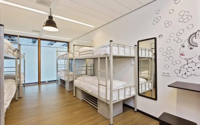 Hostelle - Caters to Women