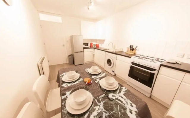 Newly Refurbished 2-br Flat for 5 in London