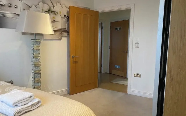 Cosy 2 Bedroom Royal Docks Apartment