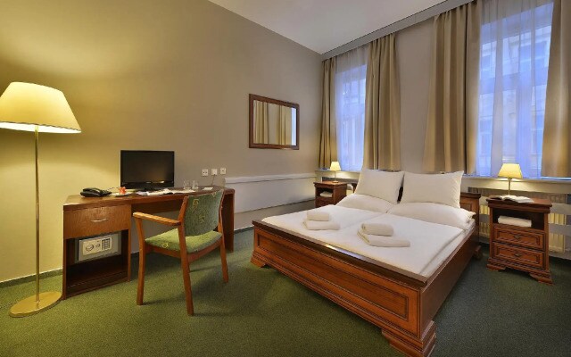 Three Crowns Hotel