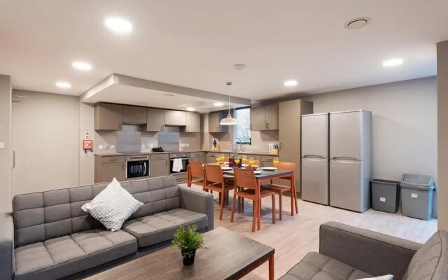 Fabulous Large City Centre Apt 6BR - Sleeps 6