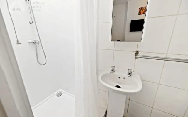 2-bed - Sleeps 4 - With Garden