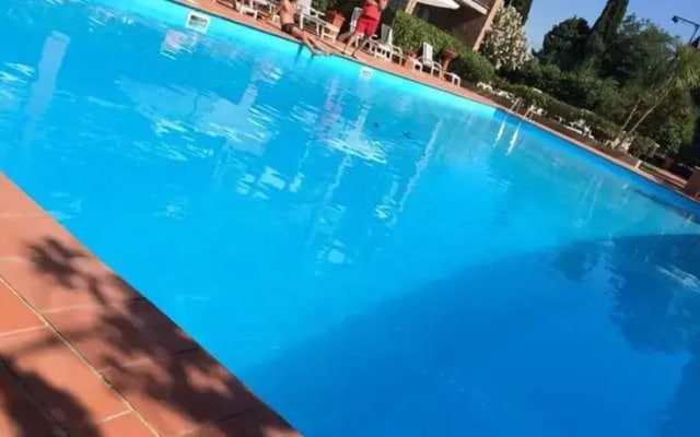 Holiday Aurelia
