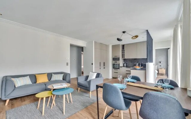 Splendid 3 bdrs Flat in a Prime Location of Paris