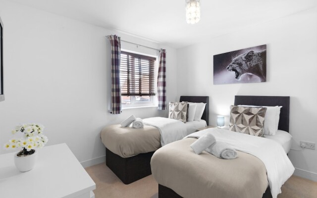Stylish 3 Bedroom Home with Garden