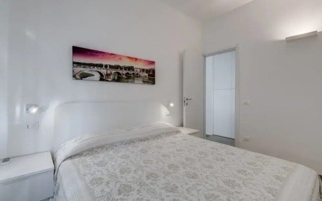Trastevere White Apartment