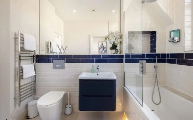5 Mins Walk to Battersea Park Battersea Retreat