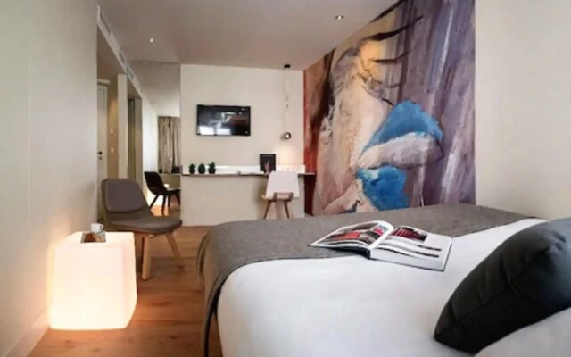 Max Hotel