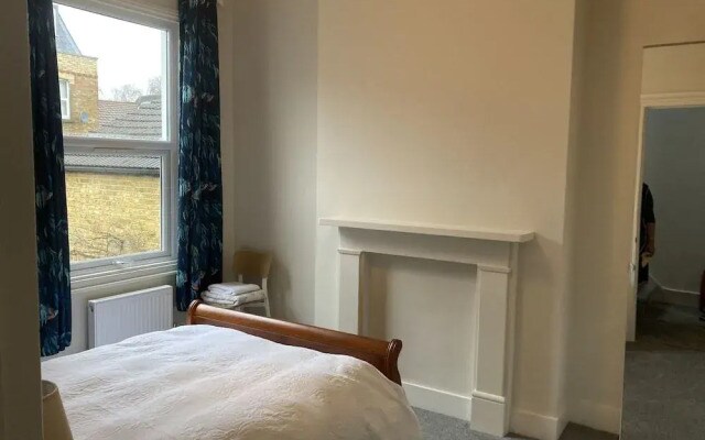 Very Large and Splendid Terrace House in London