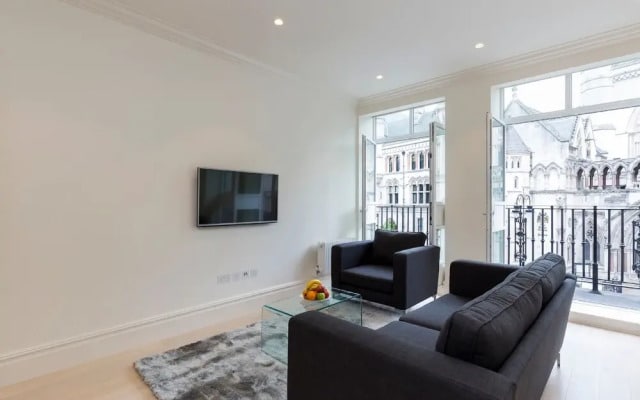 Strand Apartment