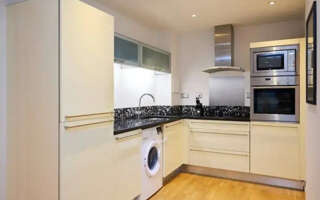 The Millharbour Retreat - Elegant 1bdr Flat With Balconies