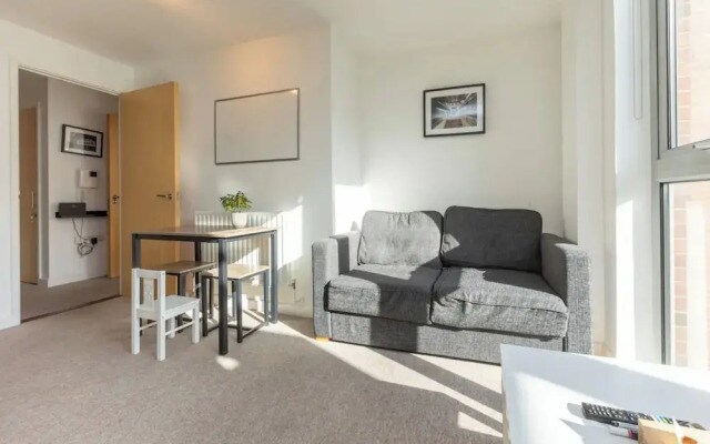 Bright & Airy 1 Bedroom Apartment in Trendy Peckham