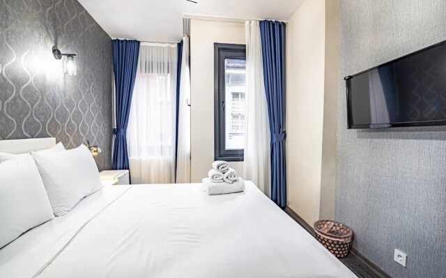 Room in Guest Room - Deluxe Double Room 4