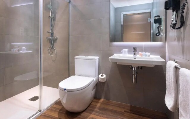 Opera Ramblas Hostal