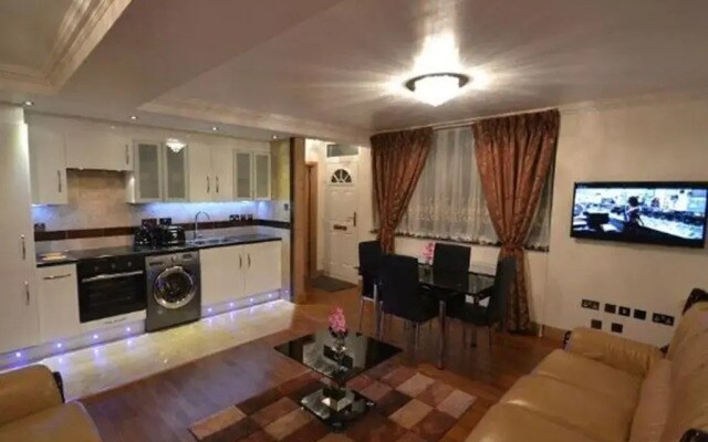 Hyde Park Suites - Apartments